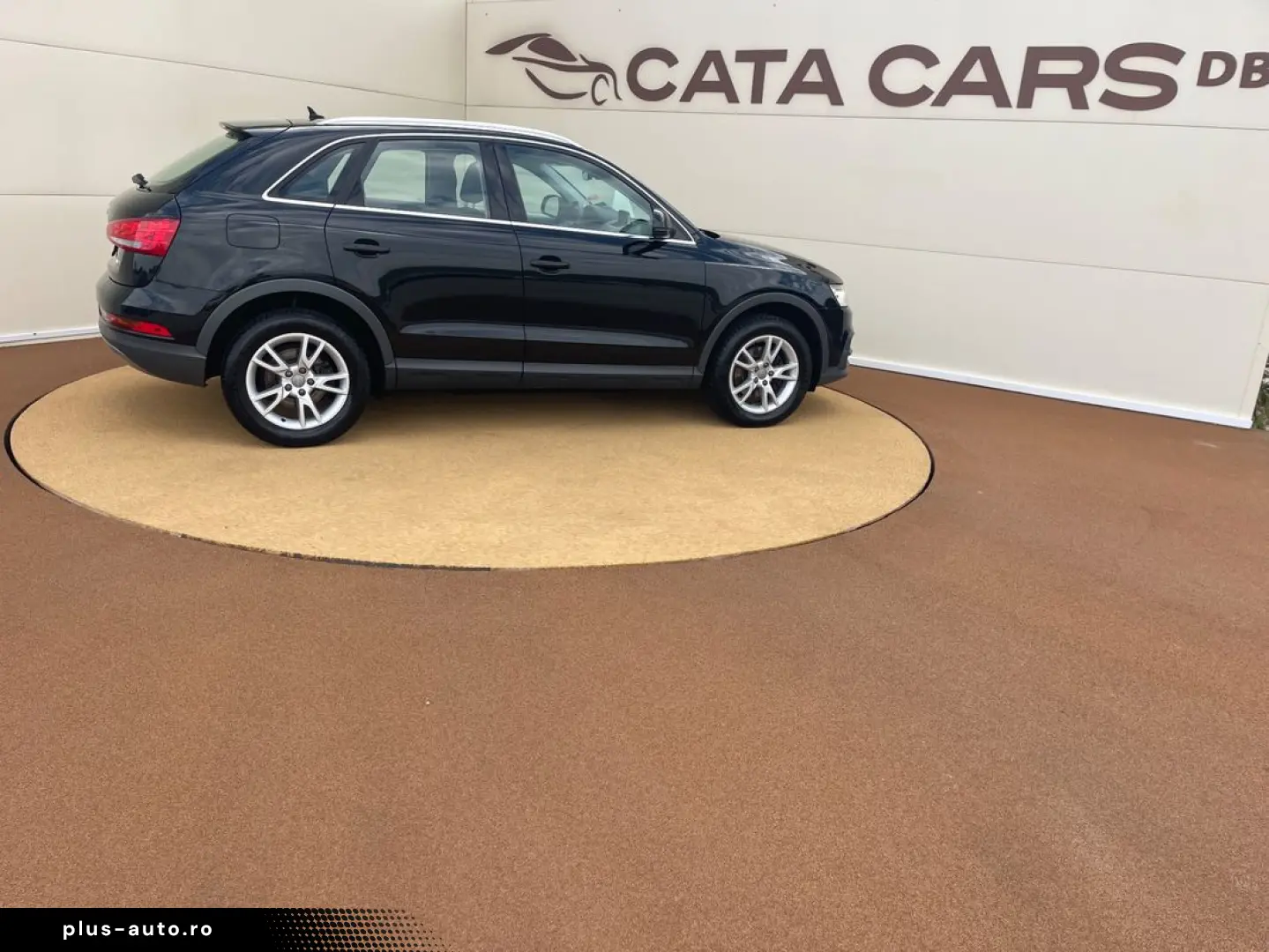 Audi Q3 2.0TDI  150CP  BI-Xenon  Navi  Keyless  Pilot  PDC