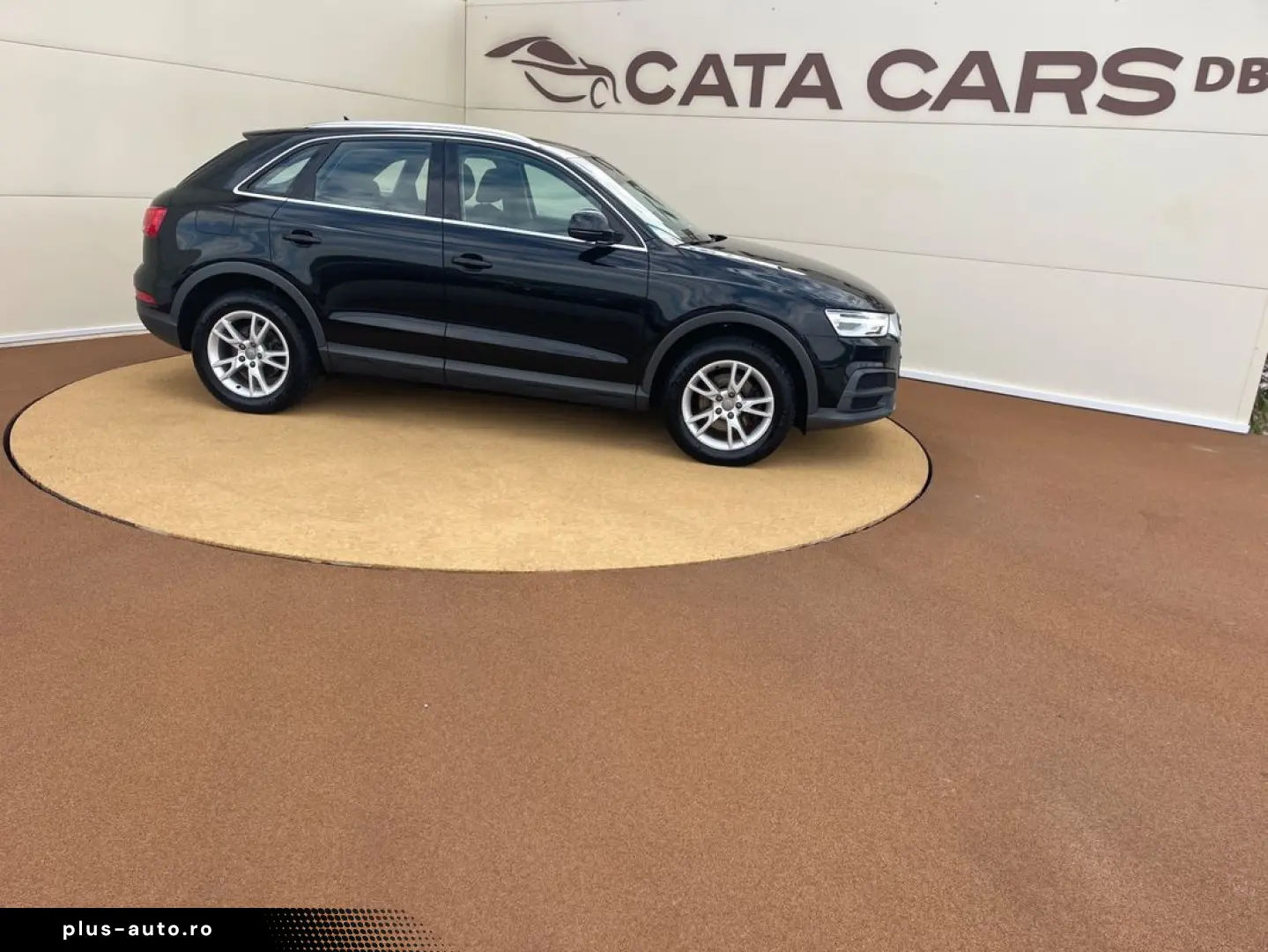 Audi Q3 2.0TDI  150CP  BI-Xenon  Navi  Keyless  Pilot  PDC