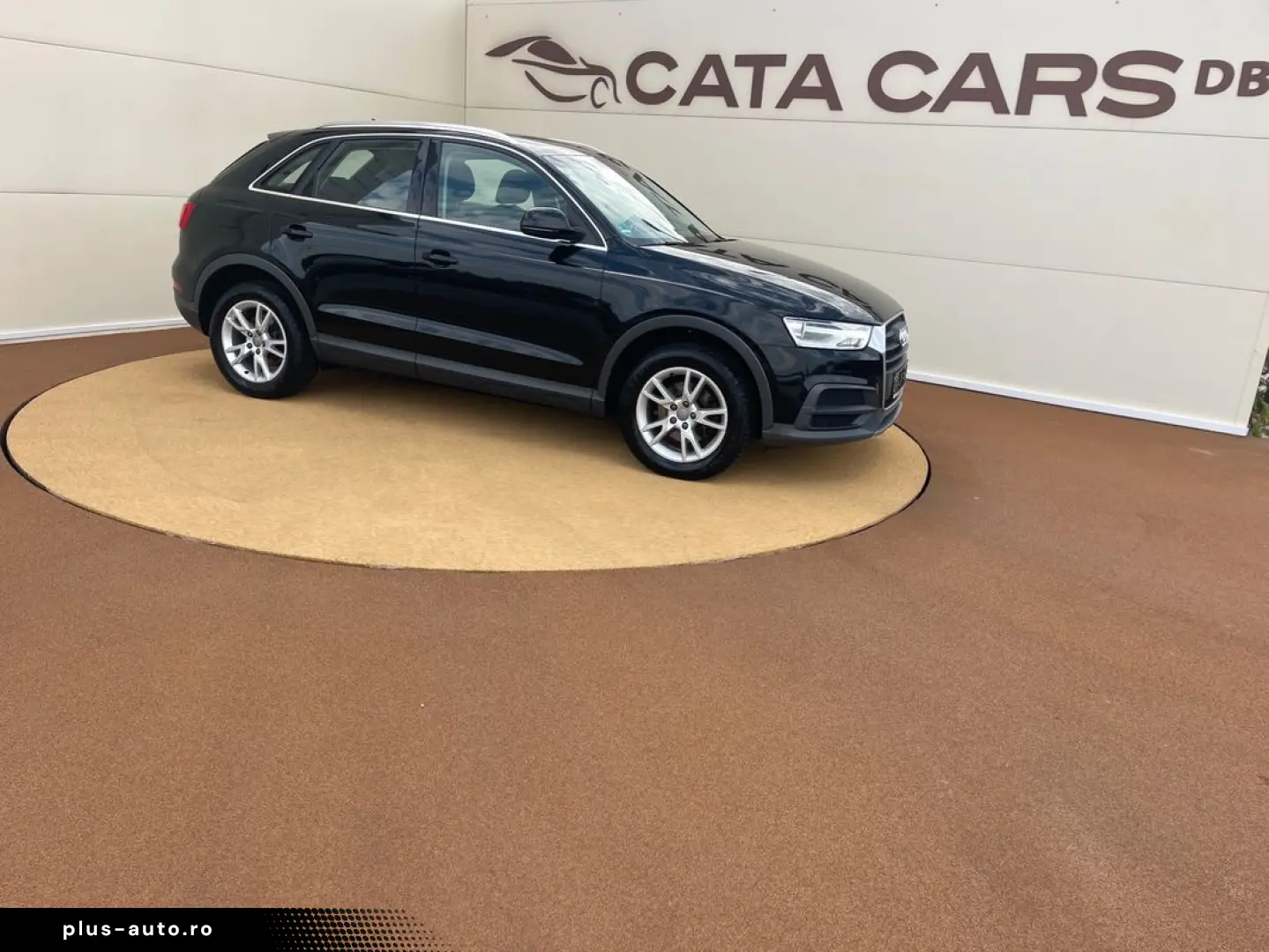 Audi Q3 2.0TDI  150CP  BI-Xenon  Navi  Keyless  Pilot  PDC