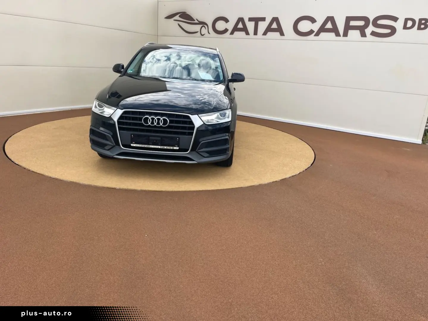 Audi Q3 2.0TDI  150CP  BI-Xenon  Navi  Keyless  Pilot  PDC