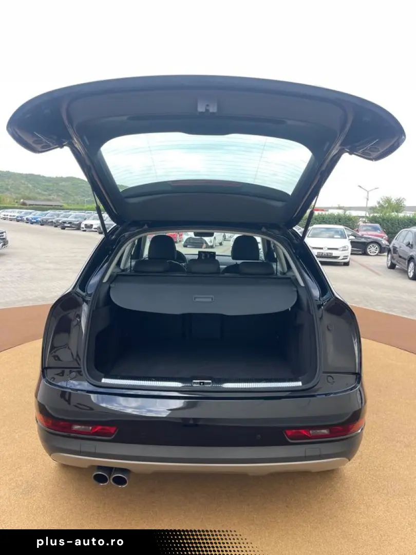 Audi Q3 2.0TDI  150CP  BI-Xenon  Navi  Keyless  Pilot  PDC