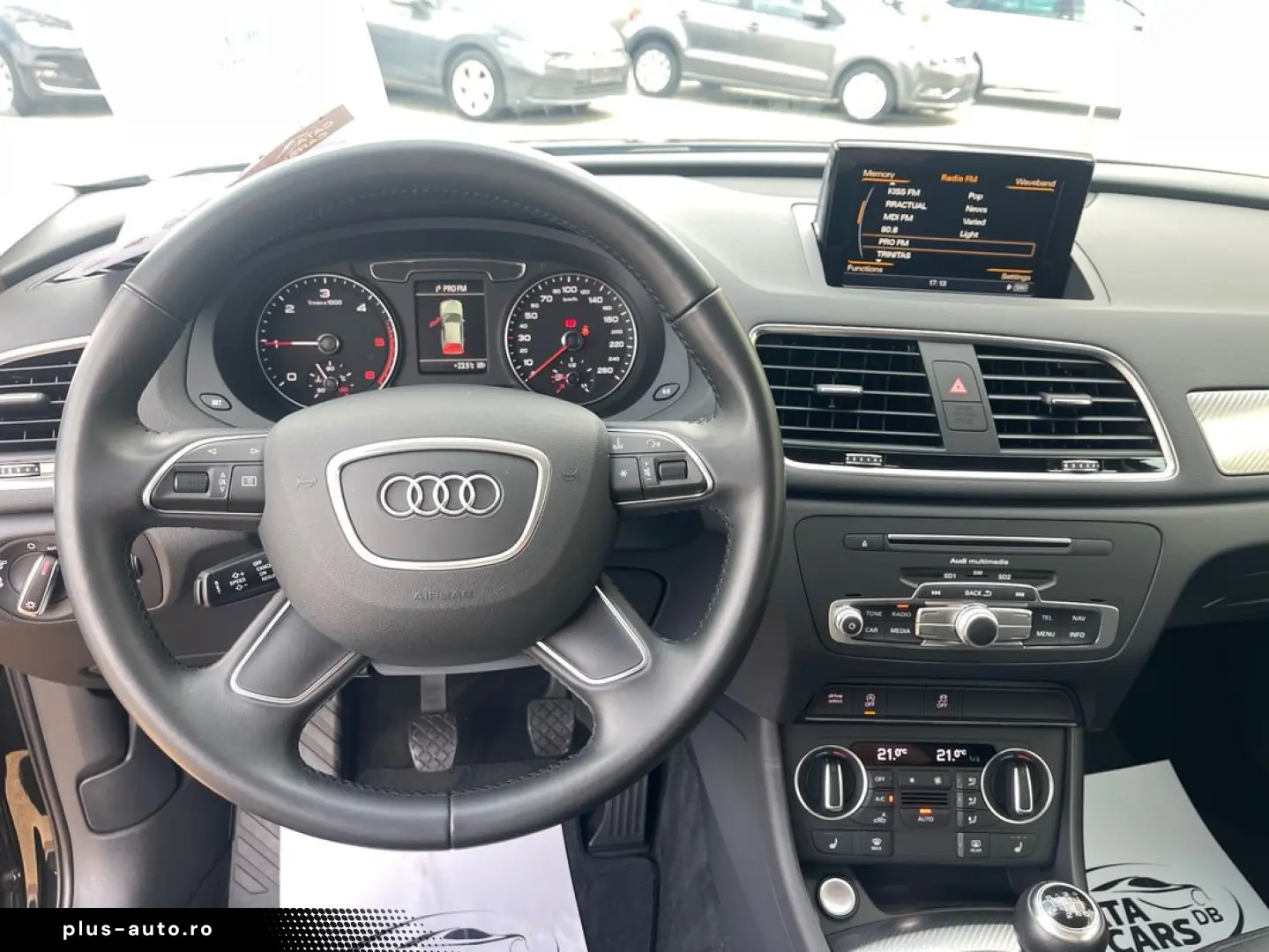 Audi Q3 2.0TDI  150CP  BI-Xenon  Navi  Keyless  Pilot  PDC