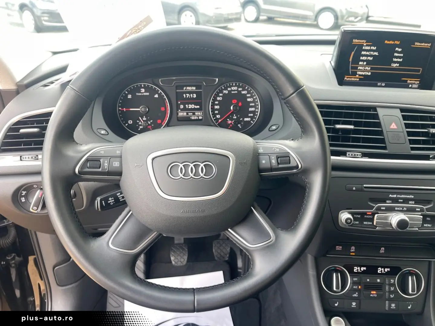 Audi Q3 2.0TDI  150CP  BI-Xenon  Navi  Keyless  Pilot  PDC
