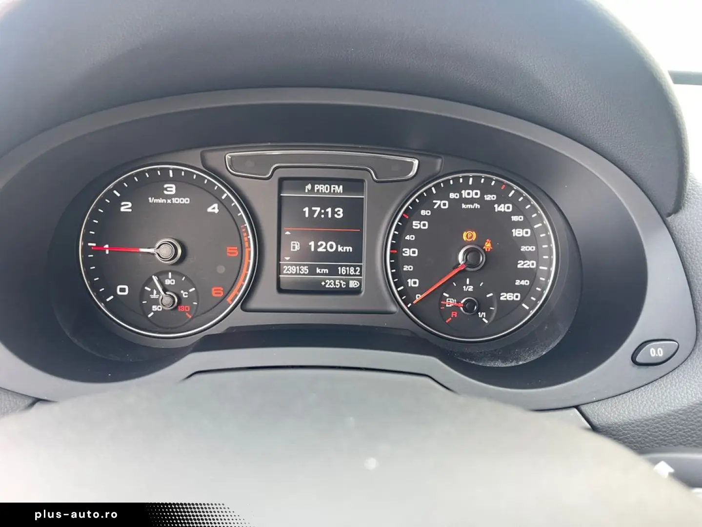 Audi Q3 2.0TDI  150CP  BI-Xenon  Navi  Keyless  Pilot  PDC