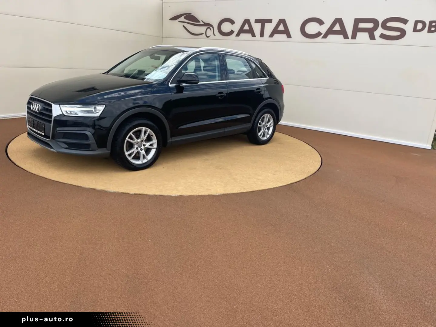 Audi Q3 2.0TDI  150CP  BI-Xenon  Navi  Keyless  Pilot  PDC