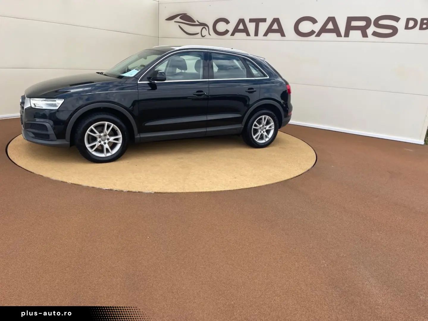 Audi Q3 2.0TDI  150CP  BI-Xenon  Navi  Keyless  Pilot  PDC