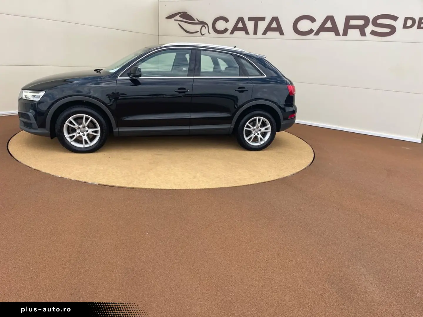 Audi Q3 2.0TDI  150CP  BI-Xenon  Navi  Keyless  Pilot  PDC