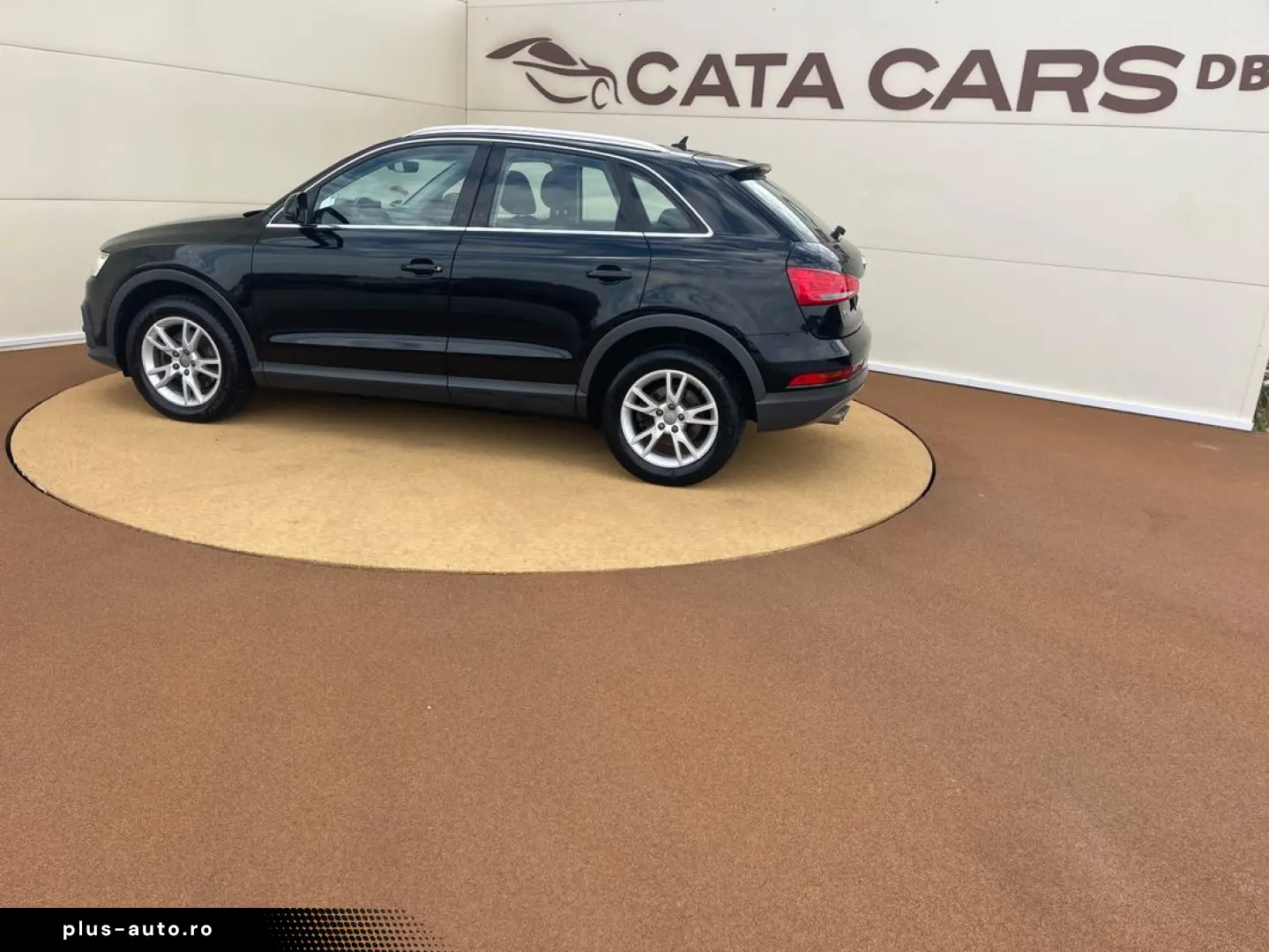 Audi Q3 2.0TDI  150CP  BI-Xenon  Navi  Keyless  Pilot  PDC