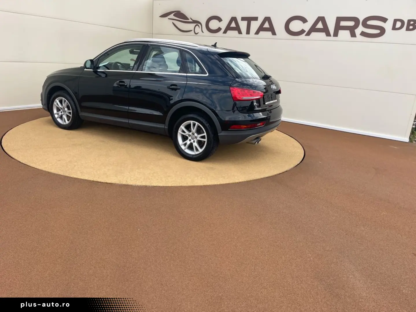 Audi Q3 2.0TDI  150CP  BI-Xenon  Navi  Keyless  Pilot  PDC