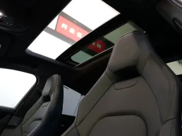 Porsche Panamera 4 S E-Hybrid MEGA-SPEC PCCB BURMESTER