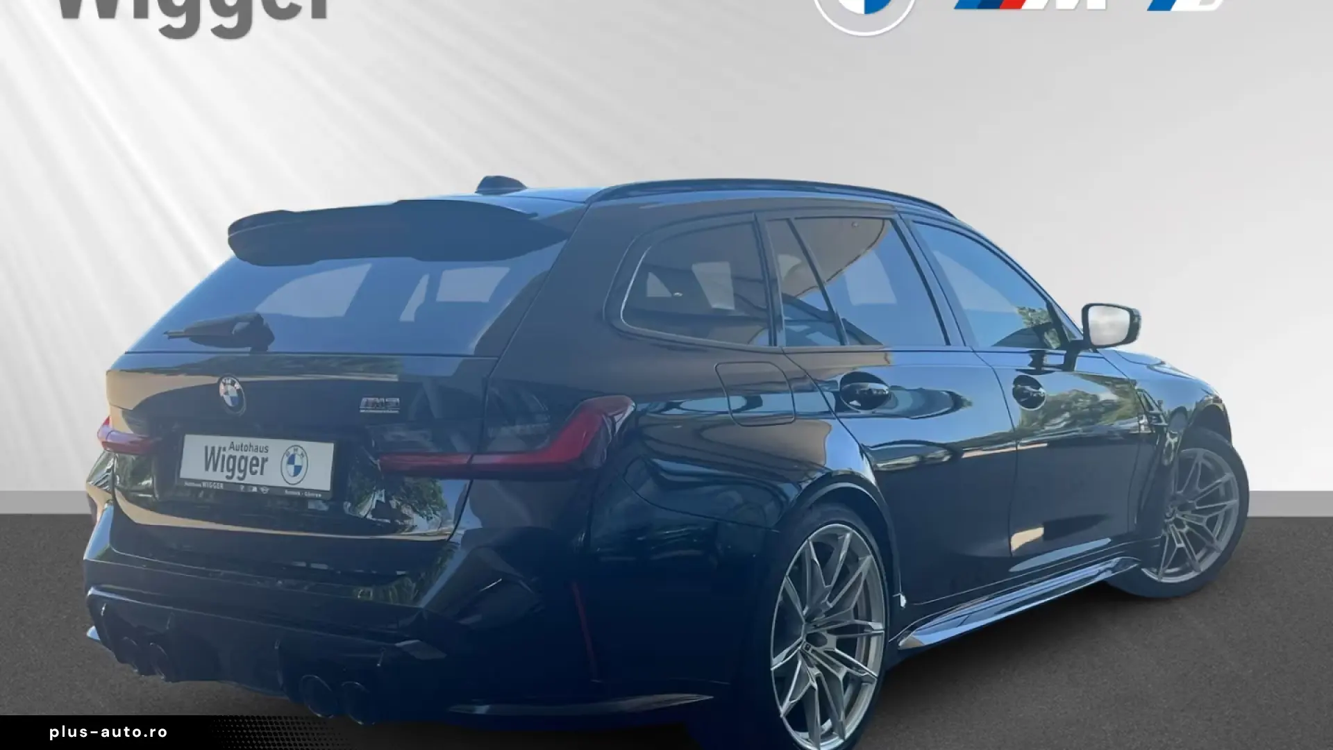 BMW M3 Competition Touring xDrive Blue Interior