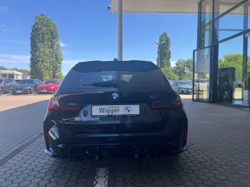 BMW M3 Competition Touring xDrive Blue Interior