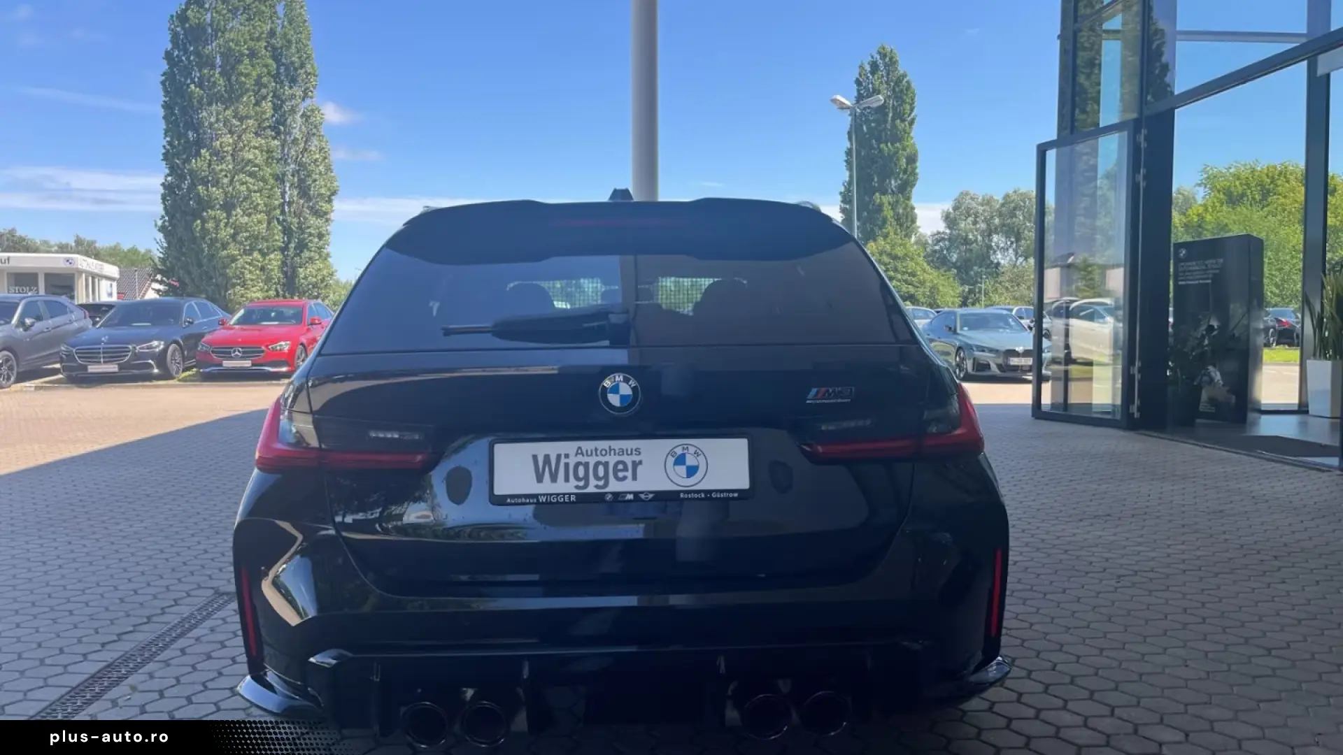 BMW M3 Competition Touring xDrive Blue Interior