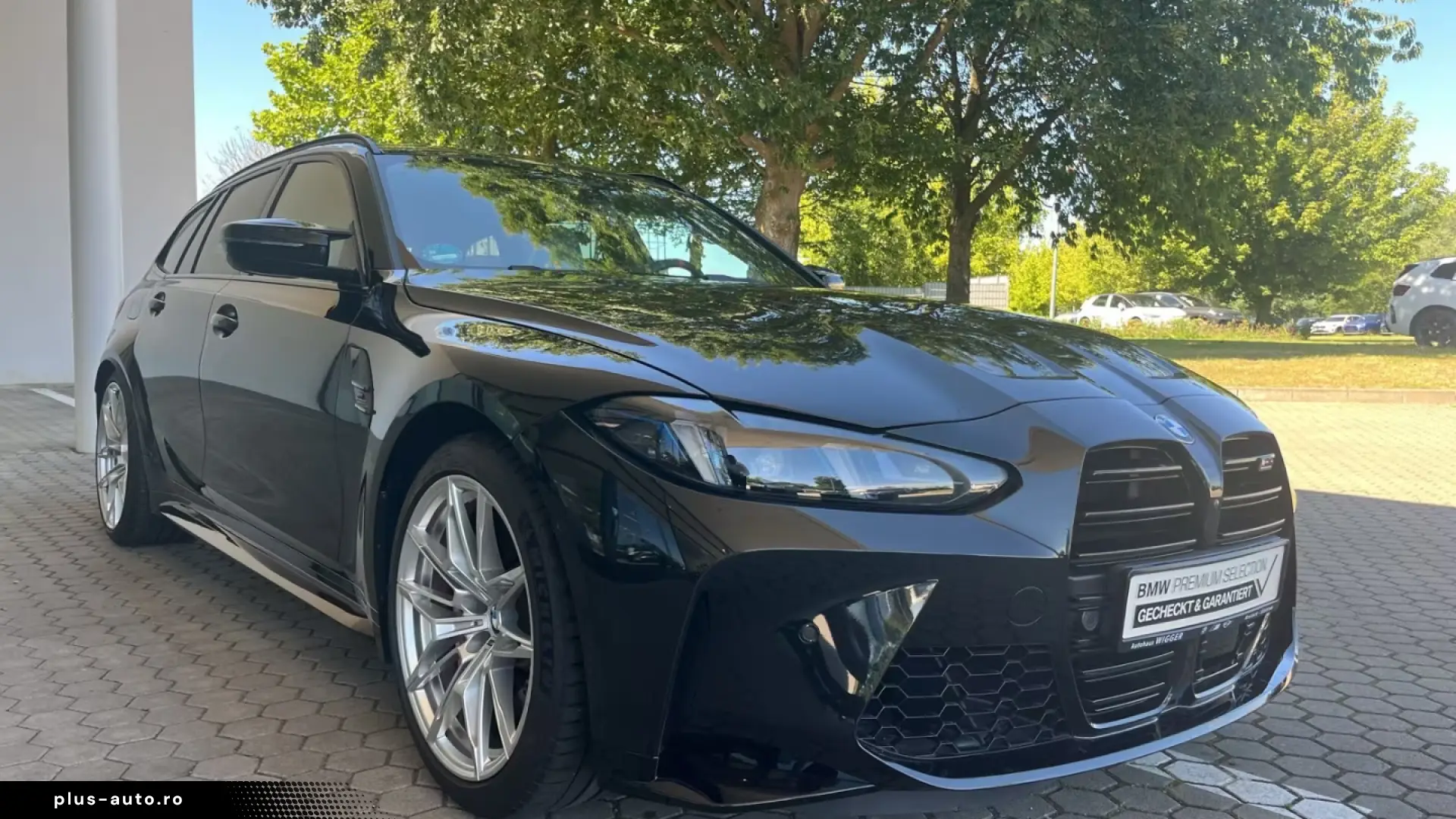 BMW M3 Competition Touring xDrive Blue Interior