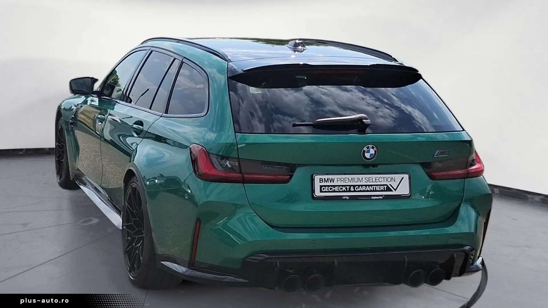 BMW M3 Competition xDrive Touring H&K Blue Interior