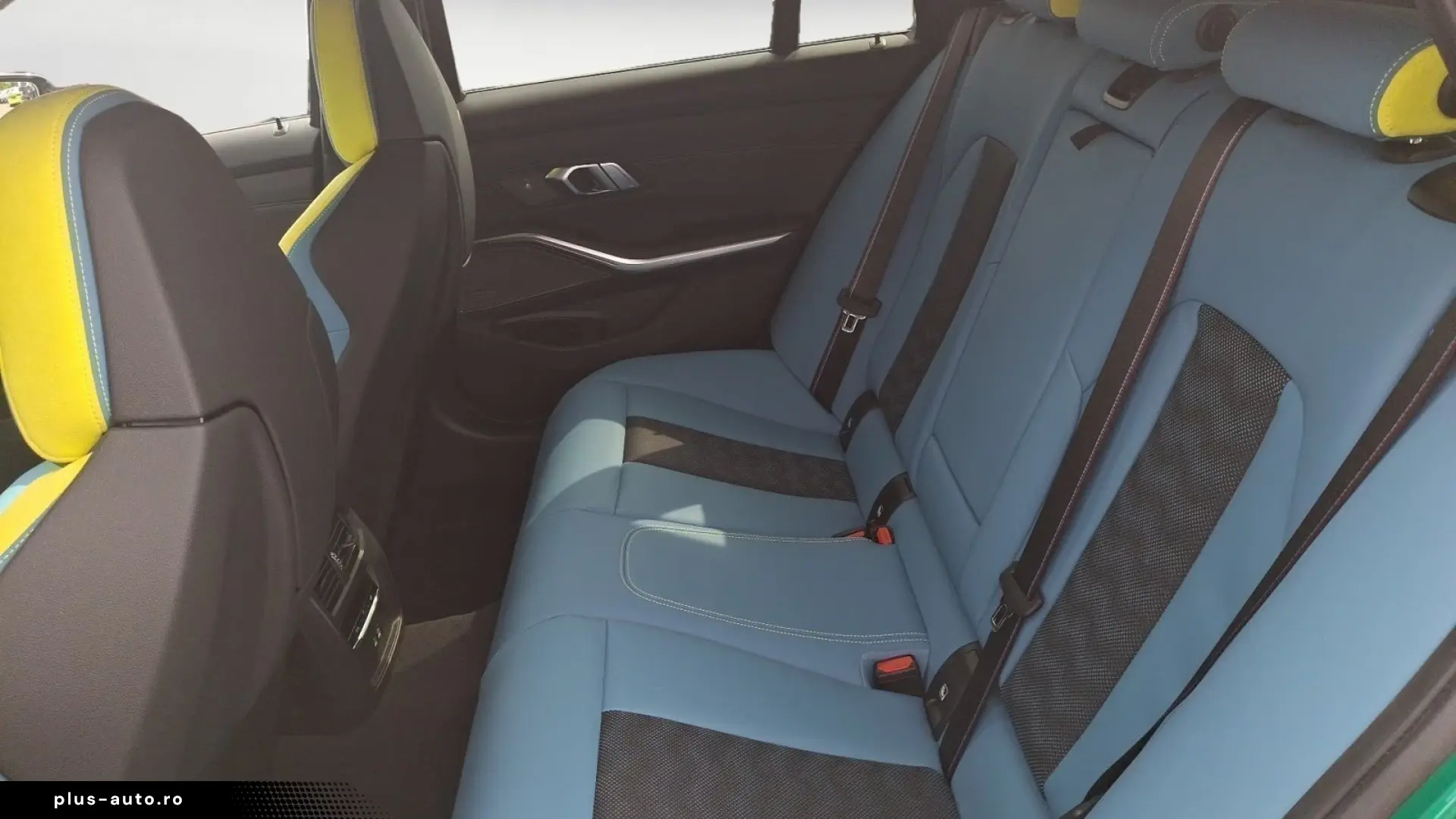 BMW M3 Competition xDrive Touring H&K Blue Interior