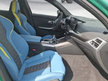 BMW M3 Competition xDrive Touring H&K Blue Interior