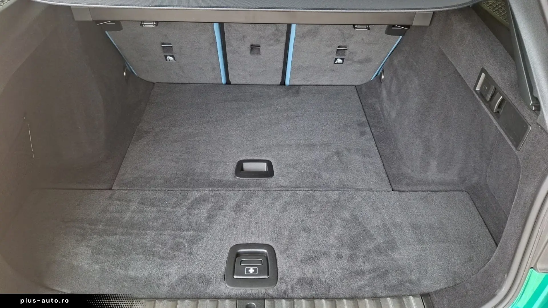 BMW M3 Competition xDrive Touring H&K Blue Interior