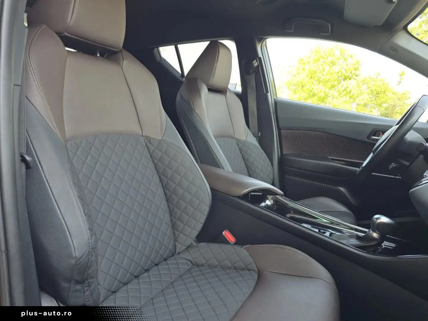 Toyota C-HR Hybrid 1.8 C-Lassy