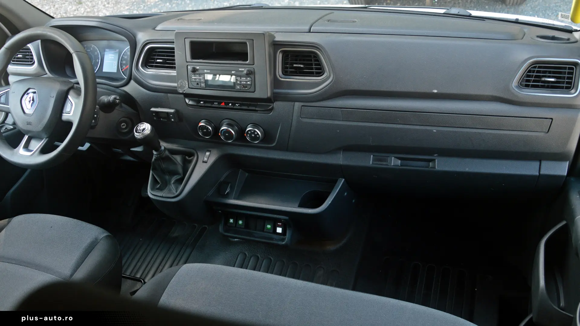 Renault Master 8 1   L3h2   Lift pentru scaune cu rotile