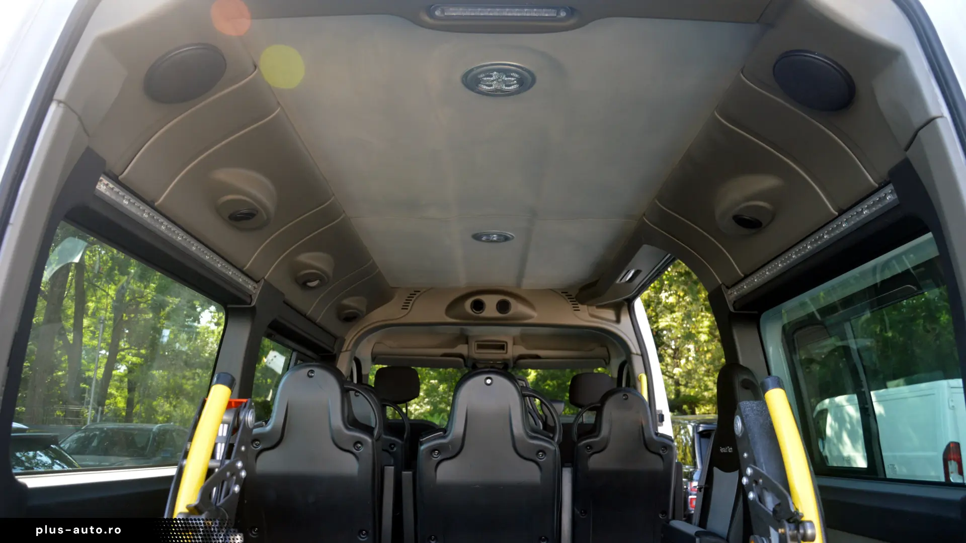 Renault Master 8 1   L3h2   Lift pentru scaune cu rotile