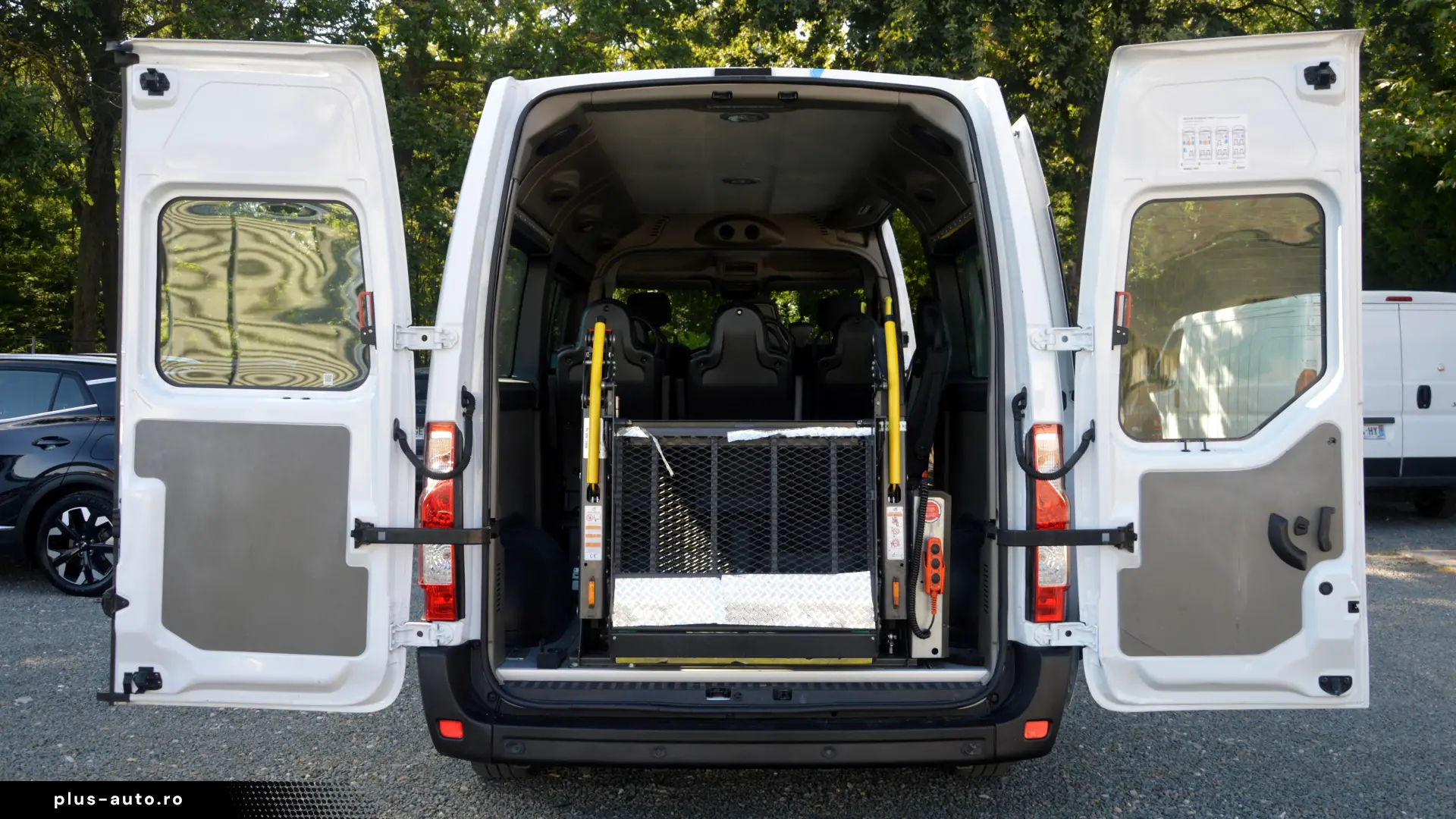 Renault Master 8 1   L3h2   Lift pentru scaune cu rotile