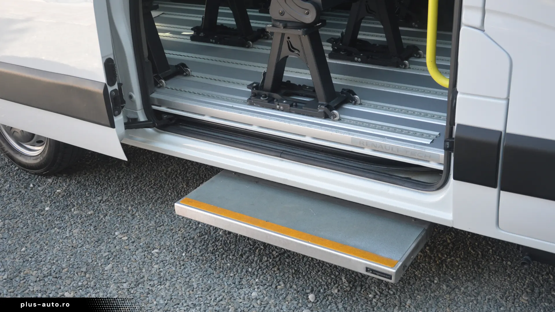 Renault Master 8 1   L3h2   Lift pentru scaune cu rotile