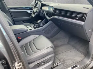 VW Touareg 3.0TDI V6 4Motion R-Line PANO NAVI ACC