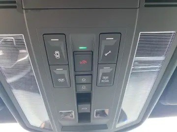 VW Touareg 3.0TDI V6 4Motion R-Line PANO NAVI ACC