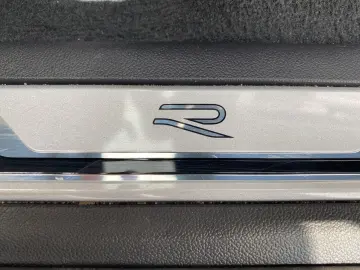 VW Touareg 3.0TDI V6 4Motion R-Line PANO NAVI ACC