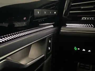 VW Touareg 3.0TDI V6 4Motion R-Line PANO NAVI ACC