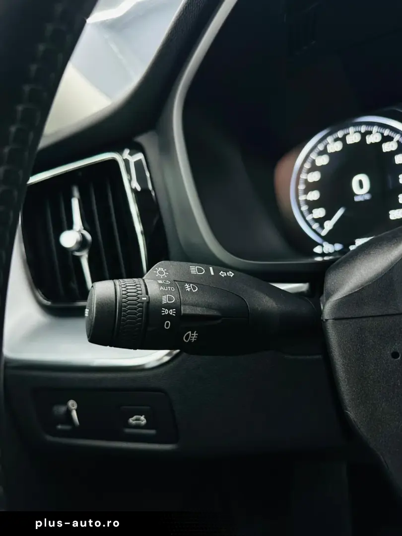 VOLVO XC60 2017 — imagine 24