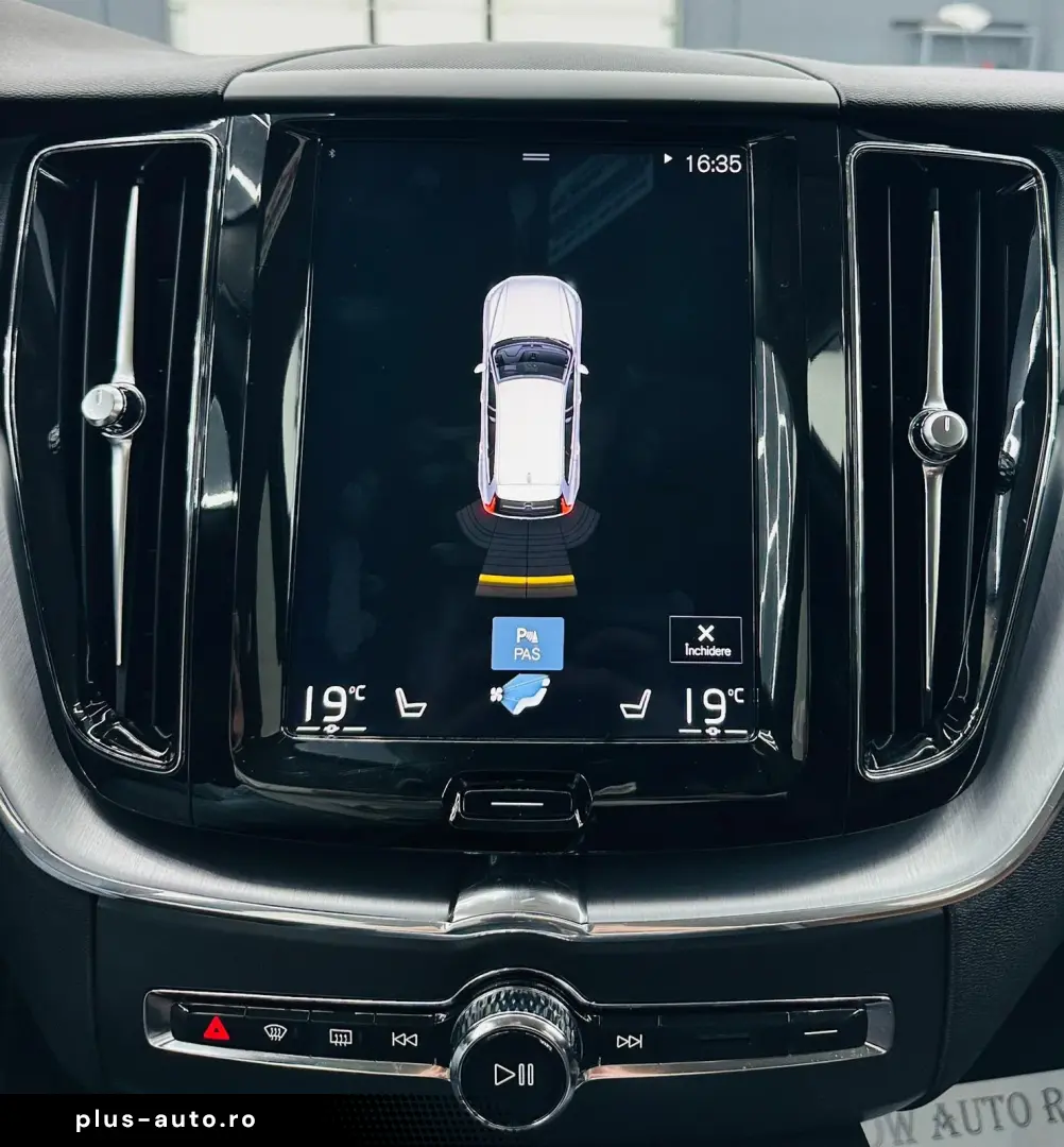VOLVO XC60 2017 — imagine 25