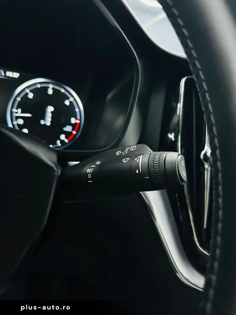VOLVO XC60 2017 — imagine 28