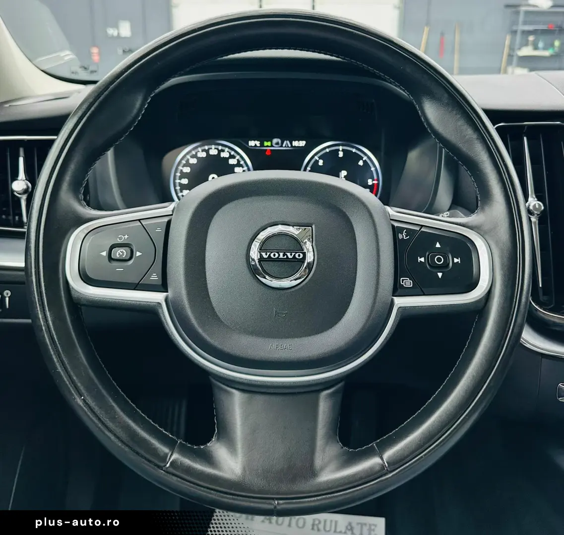 VOLVO XC60 2017 — imagine 31