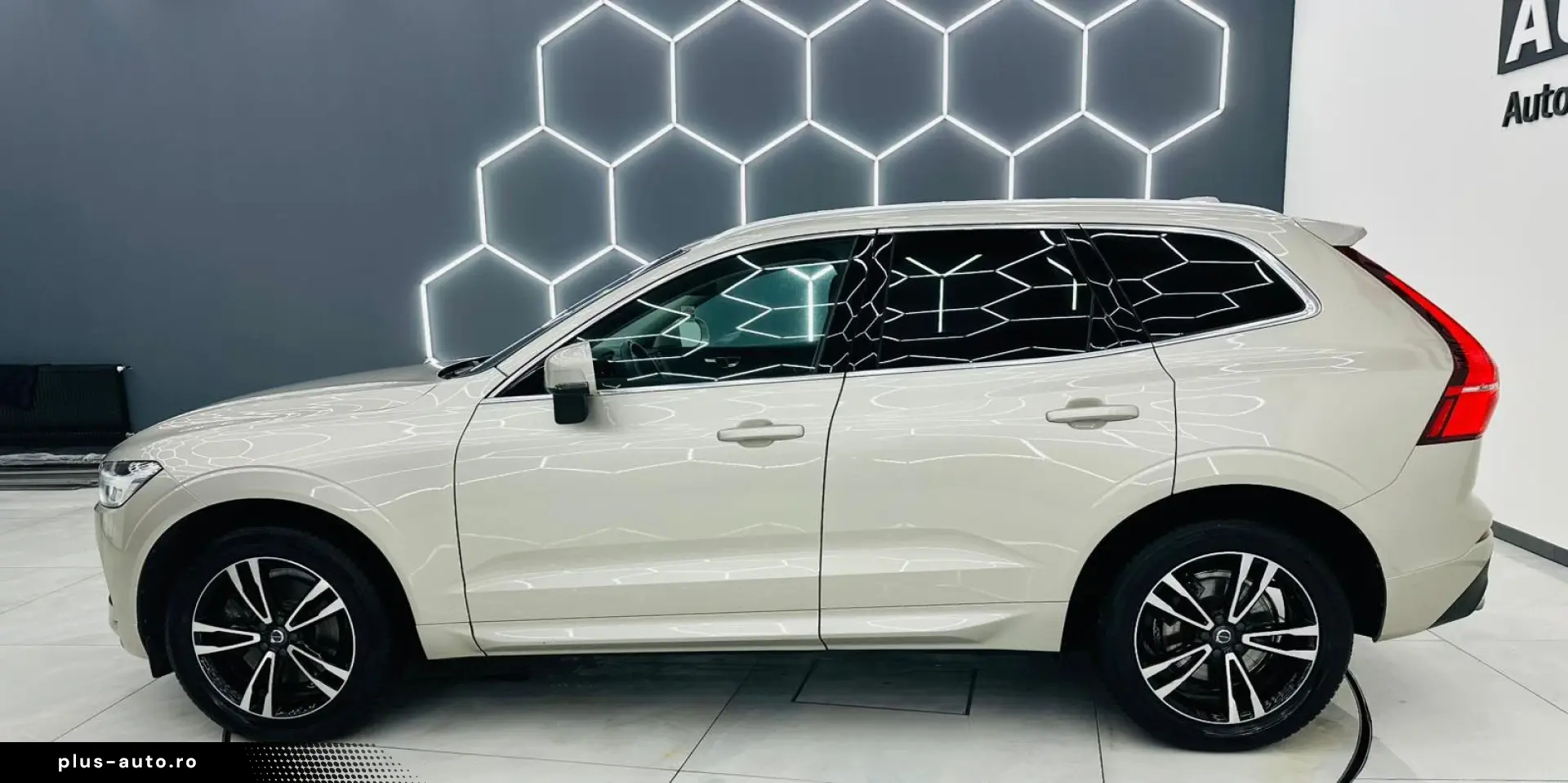 VOLVO XC60 2017 — imagine 32