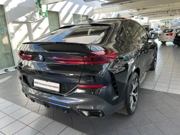 BMW X6 xDrive40d M Sport B&W Sky Lounge Iconic Glow
