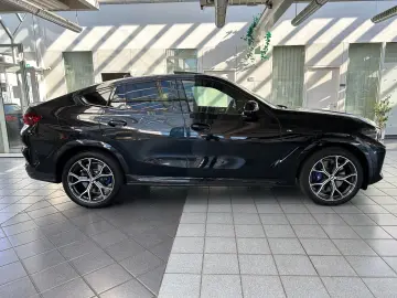 BMW X6 xDrive40d M Sport B&W Sky Lounge Iconic Glow