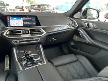 BMW X6 xDrive40d M Sport B&W Sky Lounge Iconic Glow