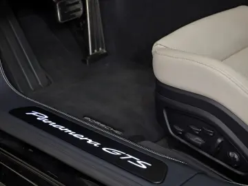 PORSCHE Panamera GTS