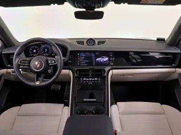 PORSCHE Panamera GTS