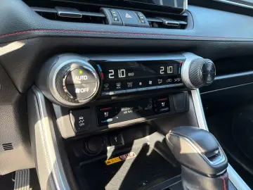 TOYOTA RAV 4 Style Plug-in Hybrid 4x4 2.5L Leder Memory