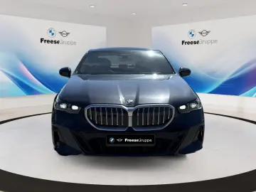 BMW 550e xDrive Limousine 360  HEAD-UP