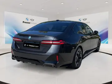 BMW 550e xDrive Limousine 360  HEAD-UP