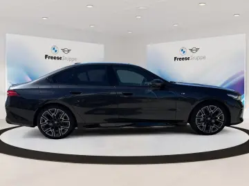 BMW 550e xDrive Limousine 360  HEAD-UP