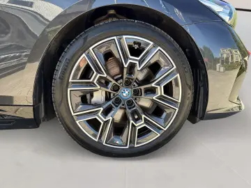 BMW 550e xDrive Limousine 360  HEAD-UP