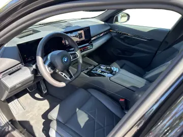 BMW 550e xDrive Limousine 360  HEAD-UP
