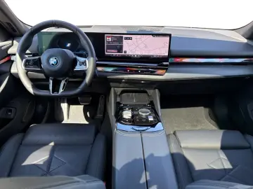 BMW 550e xDrive Limousine 360  HEAD-UP