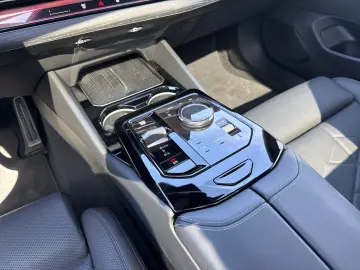 BMW 550e xDrive Limousine 360  HEAD-UP