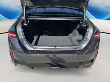 BMW 550e xDrive Limousine 360  HEAD-UP